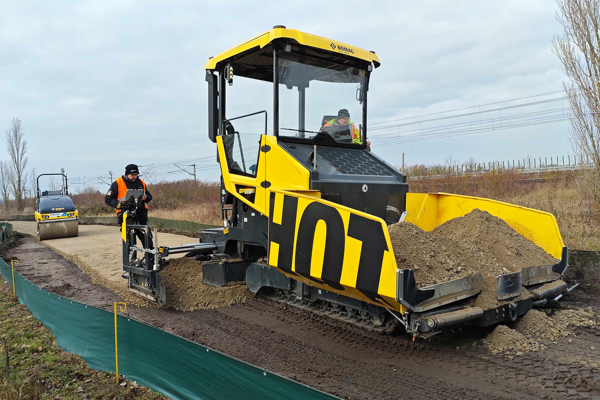 MMA Bauservice GmbH - Montageservice, Ihr Partner für Tief- und Rohrleitungs­bau, Erdarbeiten, Straßen- und Wegebau, Lkw, Container, Transport